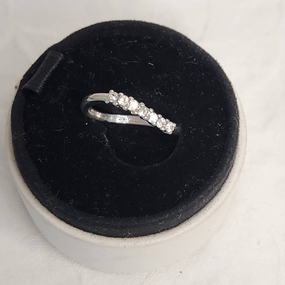 Curved 7 Stone Ring Wedding Band